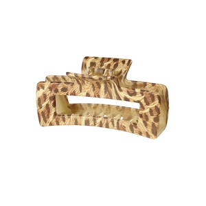Detail of 10.5cm large leopard print hair claw clip with strong metal spring and square frame