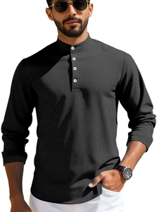 Texture dettagliata del tessuto in maglia a nido d'ape grigio antracite su polo henley da uomo