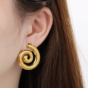 Schicke 18K vergoldete Edelstahl Creolen mit Spiralmuster für modische Damen Accessoires