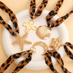 Vintage Leopard Choker Set mit goldenen Seestern, Mond und Herz Anhängern für Damen
