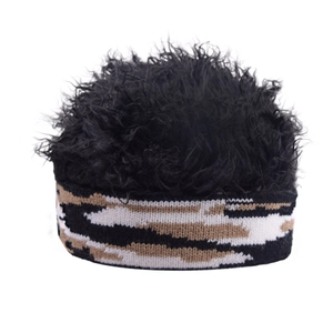 Bonnet amusant avec faux cheveux bouclés noirs et bandeau en tricot motif camouflage