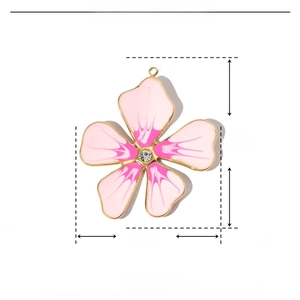 Detailed parameter chart for pink enamel flower pendant showing dimensions 32x37mm and 5.7g