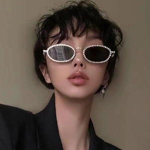Oval Sunglasses Luxury Rhinestone Metal Frame UV400 Protection Retro Y2K Style Eyewear For Women And Men Fashion Party