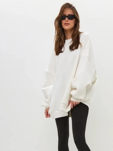 Detail of oversized white crewneck sweatshirt with dropped shoulders and thick fleece lining