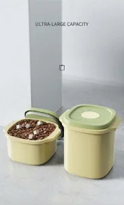 Vacuum sealed pet food storage container with large capacity and moisture-proof design