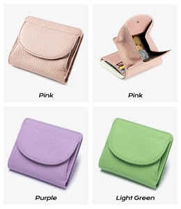 Collage di mini portafogli RFID in pelle rosa, viola e verde chiaro con vista interna