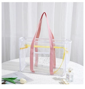 Detailansicht der Netztasche mit rosa Riemen und gelbem Reißverschluss