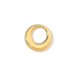 Makro-Detail des goldenen runden Anhängers für DIY-Schmuck aus glattem Edelstahl