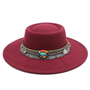 Chapeau Fedora En Feutre À Bord Large Style Bohémien Ethnique Avec Pompon Turquoise Et Charmes De Pièces Pour Femmes