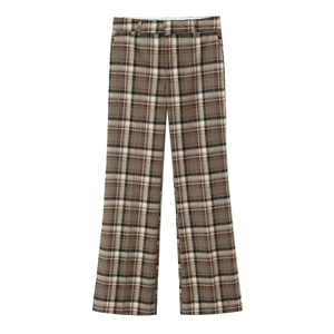 Pantalon à carreaux marron classique pour femme avec coupe ajustée sur fond blanc