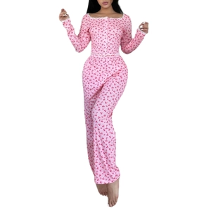 Ensemble pyjama rose imprimé cerises avec dentelle et boutons pour femme chic