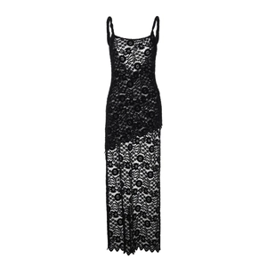 Vue détaillée d'une robe longue en dentelle noire avec motifs floraux et tissu transparent