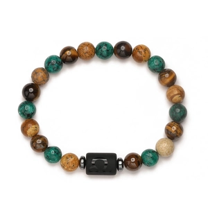 Detail eines Löwe-Sternzeichen-Armbands mit Tigerauge-Perlen und Natursteinen