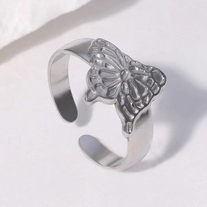Bague papillon ajustable en acier inoxydable avec détails d'ailes texturés