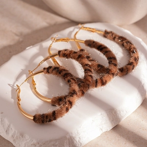 Leopard Print Plush Hoop Earrings With 925 Sterling Silver Earring Post Geometric Alloy Autumn Winter Fashion Women