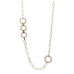 Long collier chaîne dorée en acier inoxydable avec maillons en résine acétate