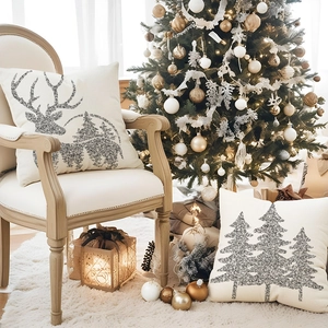 Housses de coussin de Noël argentées avec renne et sapins pour décoration de canapé