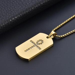 Collier pendentif Ankh rectangulaire doré avec pierres brillantes sur cuir noir