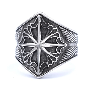 Vintage silver Viking compass star ring for men featuring detailed metal relief carving