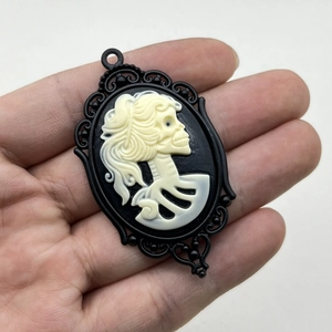 Gothic silver-plated frame cameo pendant with white skull silhouette on black background
