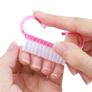 Rosa transparente Horn-Nagelbürste mit ergonomischem Griff für die Staubreinigung