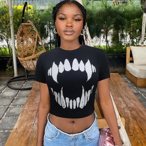 Femme Gothic Crocs Imprimer Crop Top T-Shirt Coupe Ajustée Manches Courtes Col Rond CVC Tissu Streetwear Mode