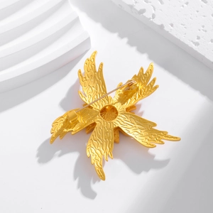 Luxury gold flame starfish brooch with zircon inlays for elegant women suits