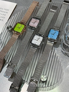 Detailed display of vintage square women's watches with rose gold mesh bands in four colors