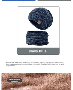 Detail von marineblauer Strickmütze mit warmem braunem Fleecefutter für den Winter