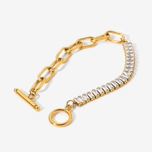 Detail of gold-plated stainless steel chain bracelet with zircon and toggle clasp
