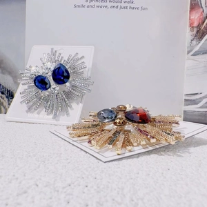Luxury sunflower brooch with sparkling crystals and pearls in gold and silver plating