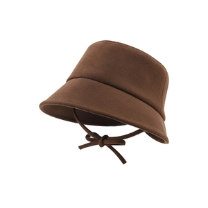 Chapeau de soleil enfant à bord large marron foncé avec cordons de serrage réglables