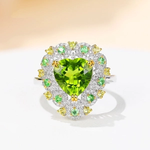 Vintage Heart Shaped Olive Green Stone Open Ring For Women Luxurious Copper Inlaid Rhinestone Adjustable Cocktail Ring Jewelry