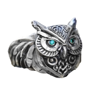 Vintage 3D owl ring in silver-tone with green gemstone eyes and punk style details