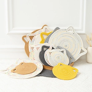 Cat-shaped woven cotton heat insulation pads in multiple sizes and neutral colors