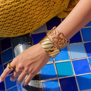 18K gold-plated stainless steel hollow flower bangle and thick minimalist open cuff set