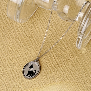 Retro Egyptian black cat oval pendant necklace in silver with delicate twisted rope edge