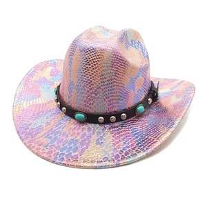 Cappello da cowboy rosa iridescente con trama serpente, turchese e borchie d'argento