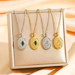 Pendentifs luxueux en émeraude et zircon en or et argent avec chaîne maille forçat