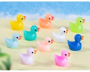Miniature resin duck figurines in assorted vibrant colors for micro landscape decoration
