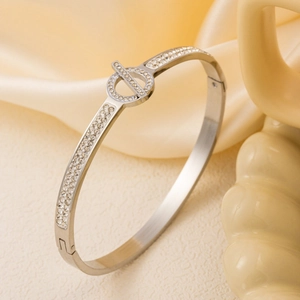 Versilbertes Armband mit funkelnden Zirkonia und geometrischem hohlem Ring-Design
