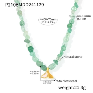 Détails du collier en pierres naturelles avec pendentif queue de baleine et ses dimensions