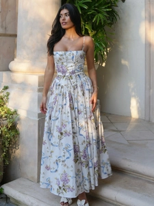 Robe longue d'été à fleurs avec bretelles réglables et taille cintrée au style français