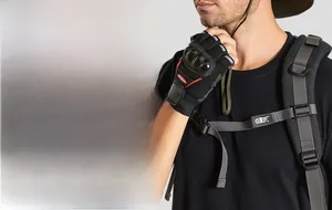 Détail du chapeau de soleil extérieur avec cordon de serrage coupe-vent réglable