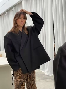 Oversized black blazer for women featuring padded shoulders and side slits for a chic look