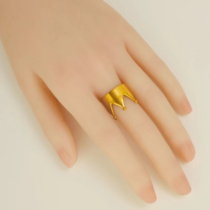 18k gold plated crown ring in 304 stainless steel with a minimalist matte finish