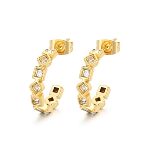 Boucles d'oreilles créoles C en acier inoxydable doré 18K avec zircons carrés