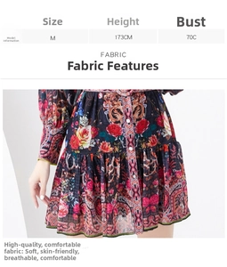 Détail d'une robe imprimée baroque montrant la coupe à la taille et les motifs dorés
