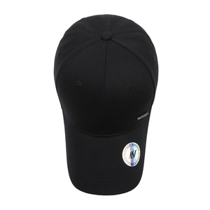 Black six-panel baseball cap with extended brim and NARASON metal logo decoration
