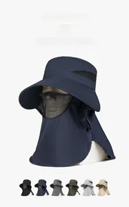 Dettaglio cappello sole outdoor con tesa larga, rete facciale e coprinuca lungo